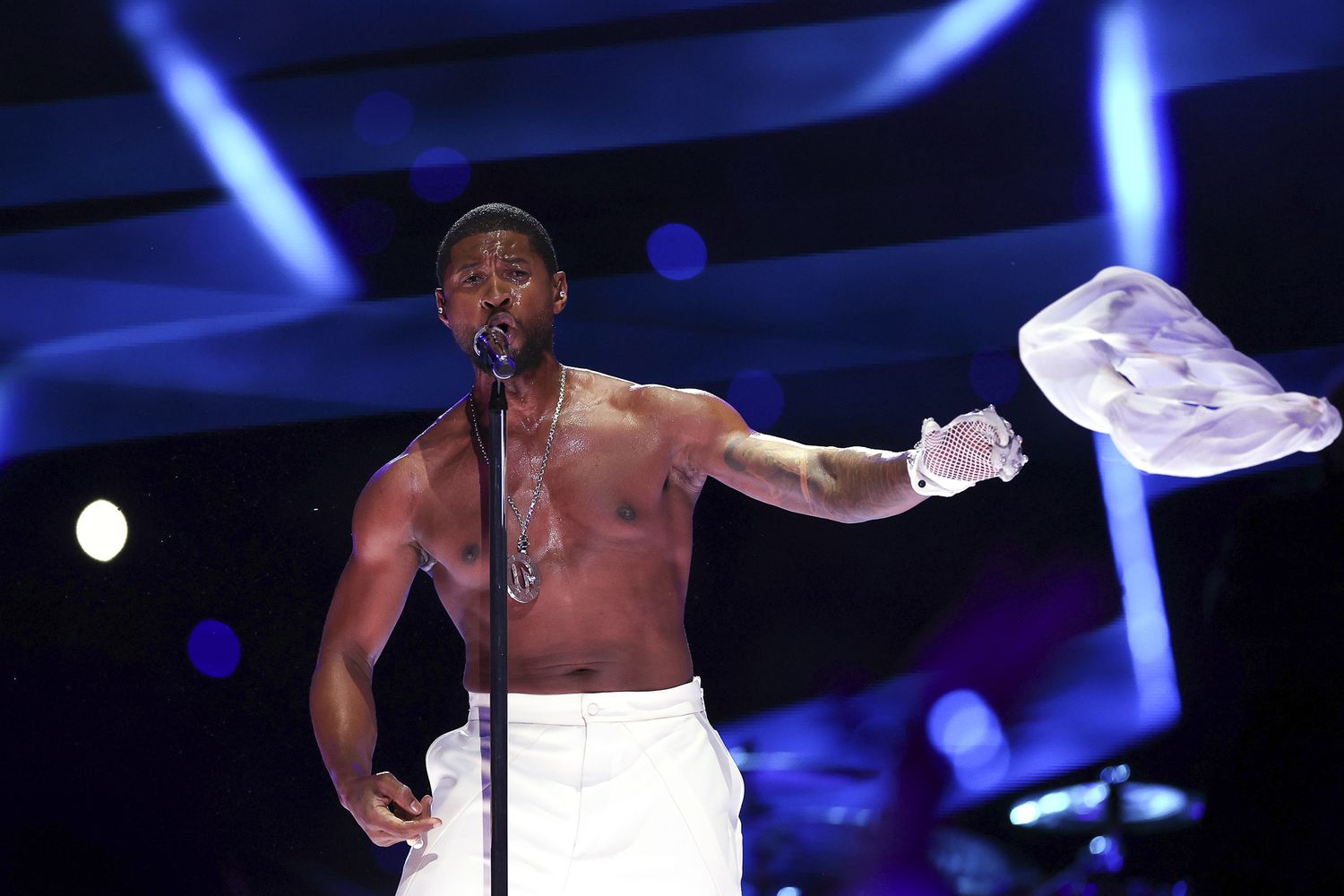 Usher Strips Down and Roller Skates During CareerSpanning Super Bowl